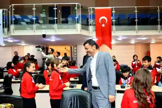 Çavuşoğlu'ndan Genç Sporculara Ödül ve Destek