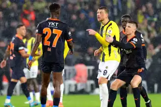 Dzeko'ya Kafa Atan Ba'ya 3 Maç Ceza!