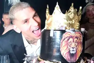 Torreira'nın Doğum Günü Partisi Sosyal Medyayı Salladı! Mertens'li Fotoğraf Gündem Oldu