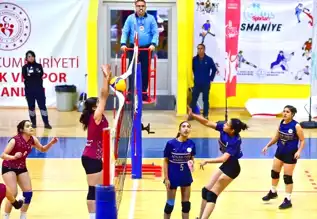 Osmaniye'de Voleybol İl Birinciliği: Samet Aybaba Lisesi Şampiyon!