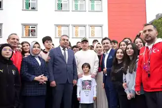 Mesut Özil, Öğrencinin Seçim Vaadini Gerçekleştirdi!