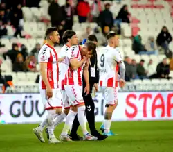 Ziya Erdal Kafa Travmasıyla Hastanede!