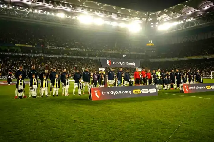 Fenerbahçe-Kasımpaşa Maçı Başladı: İlk 15 Dakika 0-0
